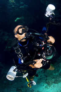 The Underwater Photographer - Doc Dray. by Jim Garland 